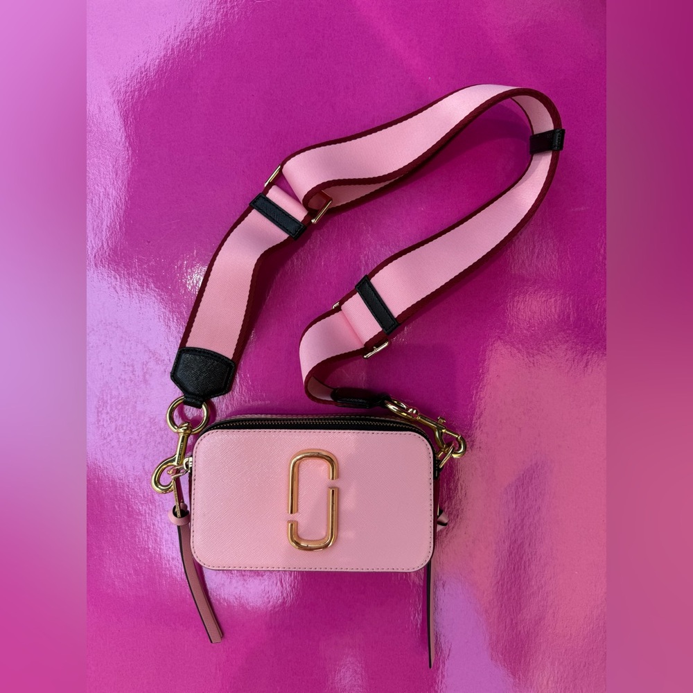 The Marc Jacobs Snapshot Camera Bag in Baby Pink - Picture 2 of 11